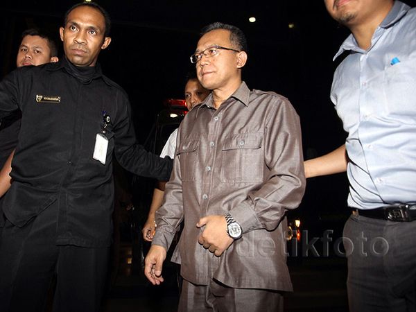 Hakim dan Pengacara yang Ditangkap di Medan Digiring ke KPK