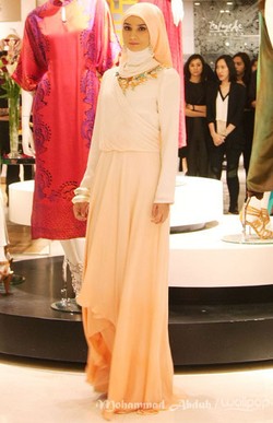 Alasan Banyaknya Model Berhijab di Industri Fashion Indonesia