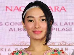 Keluar Jalur, Zaskia Gotik Bawakan Lagu Pop Religi