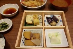 Uchino Shokudo: Gurih Hangat Beef Sukiyaki Hot-pot dan Uchino Shokudo Set dengan Rasa Otentik Uchino Shokudo: Gurih Hangat Beef Sukiyaki Hot-pot dan Uchino Shokudo Set dengan Rasa Otentik