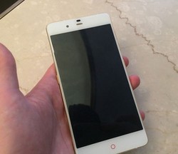 My Prague, Ponsel Tertipis ZTE Resmi Dirilis