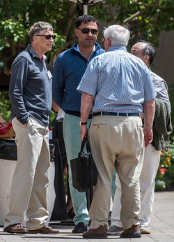 Mereka Hartanya Triliunan Tapi Penampilan Acak-acakan