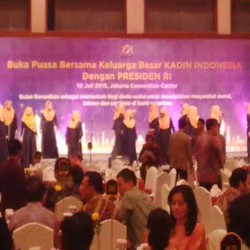 Di Depan Jokowi, Ketum Kadin Minta Pengusaha Tak Lakukan PHK