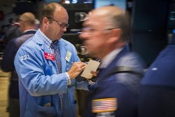 Krisis China Mereda, Wall Street Ditutup Positif