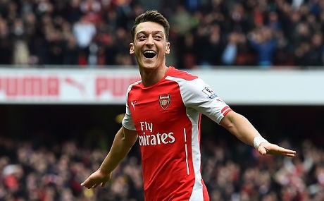 Tak Ada Messi, Oezil Pilih Serge Gnabry dalam Tim Terbaik Versi Dia