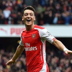 Tak Ada Messi, Oezil Pilih Serge Gnabry dalam Tim Terbaik Versi Dia