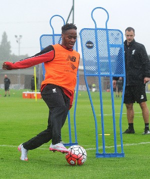 Setelah Dua Hari Sakit, Sterling Kembali Latihan Hari Ini