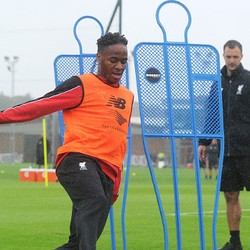 Setelah Dua Hari Sakit, Sterling Kembali Latihan Hari Ini