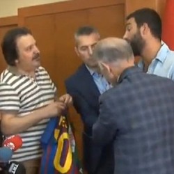 Cerita Arda Turan Menolak Tanda Tangani Jersey Barca Nomor 10