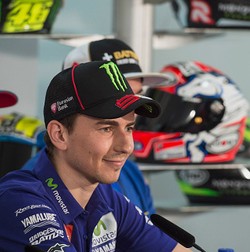 Misi Lorenzo Buru Kemenangan Pertama di Jerman