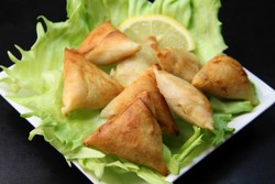 Samosa Renyah Gurih Cocok untuk Camilan Buka Puasa