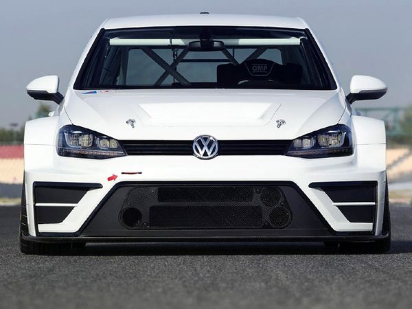 Mobil Balap VW  dari Golf Generasi Ketujuh