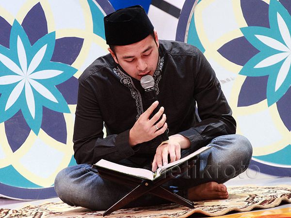 Potret Raffi Ahmad Mengaji