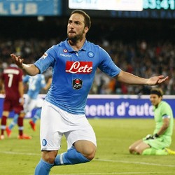 De Laurentiis Berharap Higuain Pergi dari Napoli