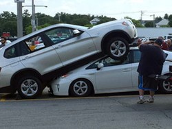 Salah Injak Pedal Gas, BMW X3 Ini Tindih Toyota Prius