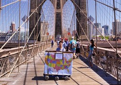 Cinta Musik, Traveler Keliling Dunia Bawa Piano!