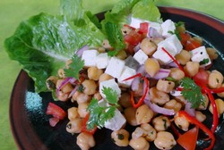 Video Resep: Chickpea Salad with Tomatoes