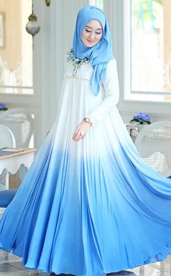 Kolaborasi dengan HijUp, Busana Dian Pelangi Habis Dalam 1 Jam