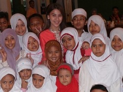 Intimnya Adinda Thomas Buka Bersama Bareng Anak Yatim Piatu