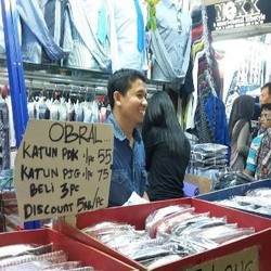 Cuci Gudang, Pedagang Tanah Abang Diskon Harga Pakaian 30%