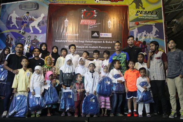 Sepakbola Berbagi oleh Footballicious, Maitimo dan Dani Lestaluhu