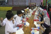 Acara berlangsung di Hanggar Futsal, Pancoran, Jakarta Selatan, pada hari Sabtu (11/7/2015). Anak-anak ini berasal dari Yayasan Masjid Al Inabah, Pancoran.