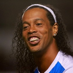 Kembali ke Brasil, Ronaldinho Perkuat Fluminense