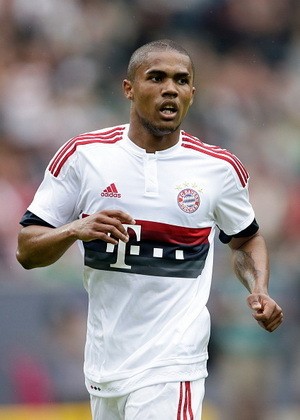 Douglas Costa Siap Bersaing dengan Ribery dan Robben