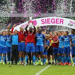 Hamburg Juara Telekom Cup, Bayern Peringkat Terbawah