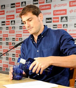 Sebut Porto Tim Kelas Dua, Ibunda Casillas Minta Maaf