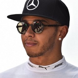 Salah Berpakaian, Lewis Hamilton pun Gagal Saksikan Djokovic vs Federer