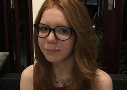 Kulit Terlalu Pucat, Perempuan Ini Dilarang Terbang