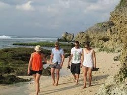 Gunung Raung Dianggap Aman, Ribuan Turis Australia Mulai Tinggalkan Bali