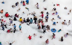 Heboh! Pantai Buatan Dalam Museum di AS