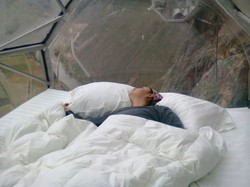 Tidur Dalam Kapsul di Pinggir Tebing, Berani?