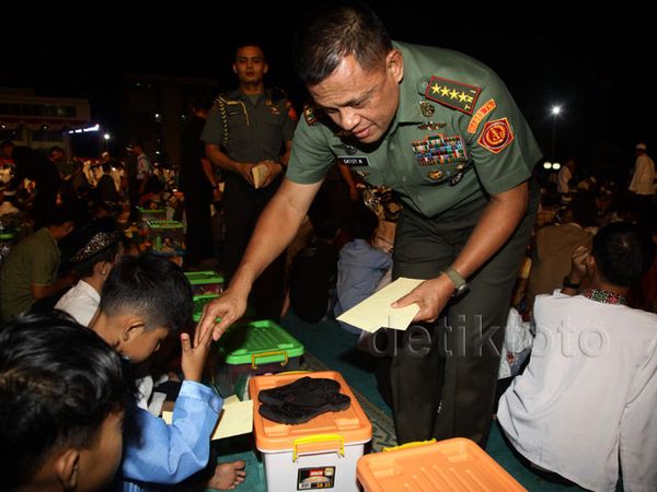 Panglima TNI Gelar Buka Bersama Anak Yatim