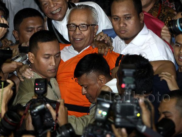 Usai Pemeriksaan, OC Kaligis Ditahan KPK