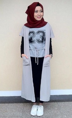 Foto: Gaya Kasual Juara 3 Sunsilk Hijab Hunt, Devi Handayani