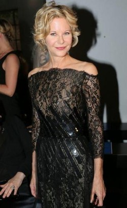 Wajahnya Hampir Tidak Dikenali, Meg Ryan Diduga Operasi Plastik