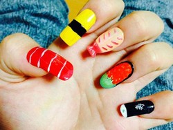 Sushi, Es Krim dan Burger Bisa Jadi Nail Art yang Menggiurkan (1)