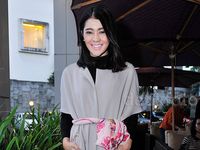 Cantik dengan Warna Abu-abu ala IDP