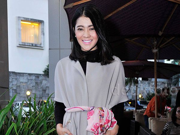 Cantik dengan Warna Abu-abu ala IDP