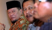 Namun, apa yang dilakukan PSSI hanya menjalankan statuta FIFA di mana pengelolaan sepakbola di suatu negara tak boleh ada campur tangan pemerintah.     
