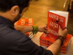 Tertutup dari Publik, Harper Lee Tolak Diwawancara Oprah Winfrey