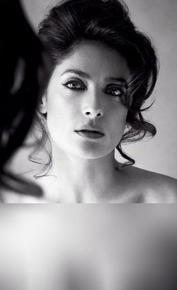 Salma Hayek Foto Tanpa Busana di Majalah Allure