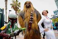 Dandanan Heboh di 'Runway' Comic Con 2015