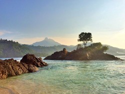 Mudik ke Lampung, Yuk Liburan ke Teluk Kiluan