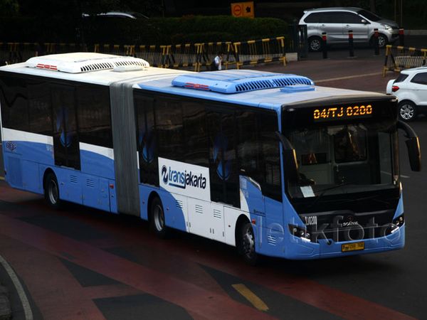 Lima Bus TransJ Scania Mulai Beroperasi