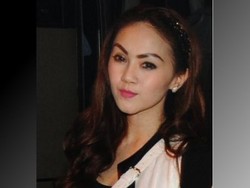 Ade Fitrie Perbanyak Berbagi Terhadap Sesama di Bulan Ramadan