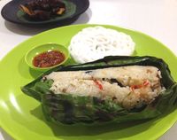 Sedap Mengenyangkan Nasi Bakar Berpelengkap Ikan Asin Jambal